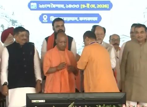 मुख्यमंत्री योगी आदित्यनाथ ने पश्चिम बंगाल के मुख्यमंत्री सुवेंदु अधिकारी को दी शुभकामनाएं