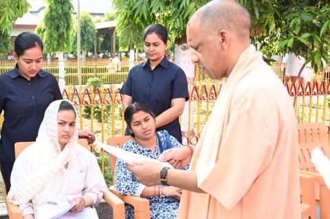 मत करिए चिंता, उपचार कराने में भरपूर मदद देगी सरकार : सीएम योगी
