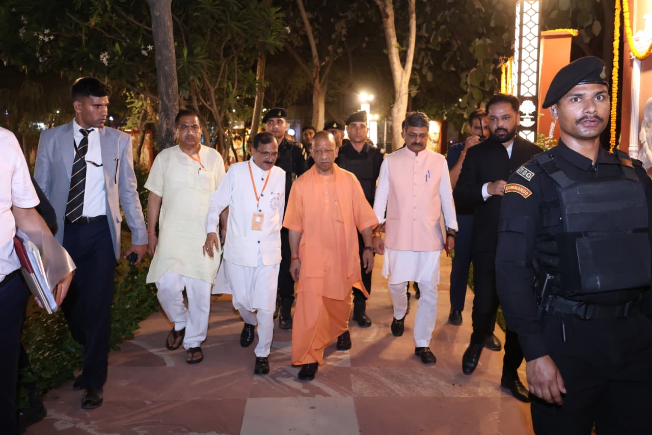 मुरादाबाद में दिखा सीएम योगी का वात्सल्य: जिस बच्ची का कराया था दाखिला, उसी के हाथों कराया ‘श्री राम वाटिका’ का लोकार्पण