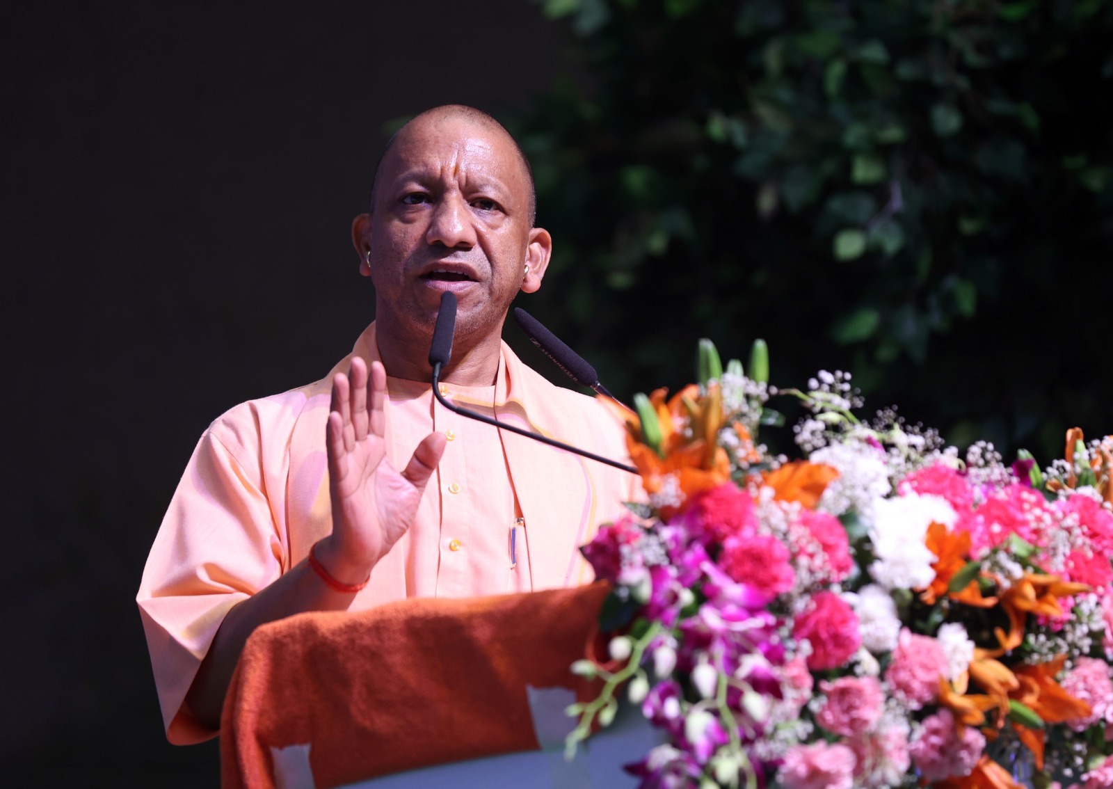 ‘एक पेड़ मां के नाम’ कार्यक्रम में सम्मानित हुईं प्रतिभाएं, छात्र-छात्राओं और ग्राम प्रधानों ने सीएम योगी का जताया आभार
