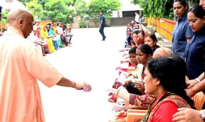 “रास्ता न दिला पाएं तो लेखपाल, कानूनगो, तहसीलदार सबको सस्पेंड करो”